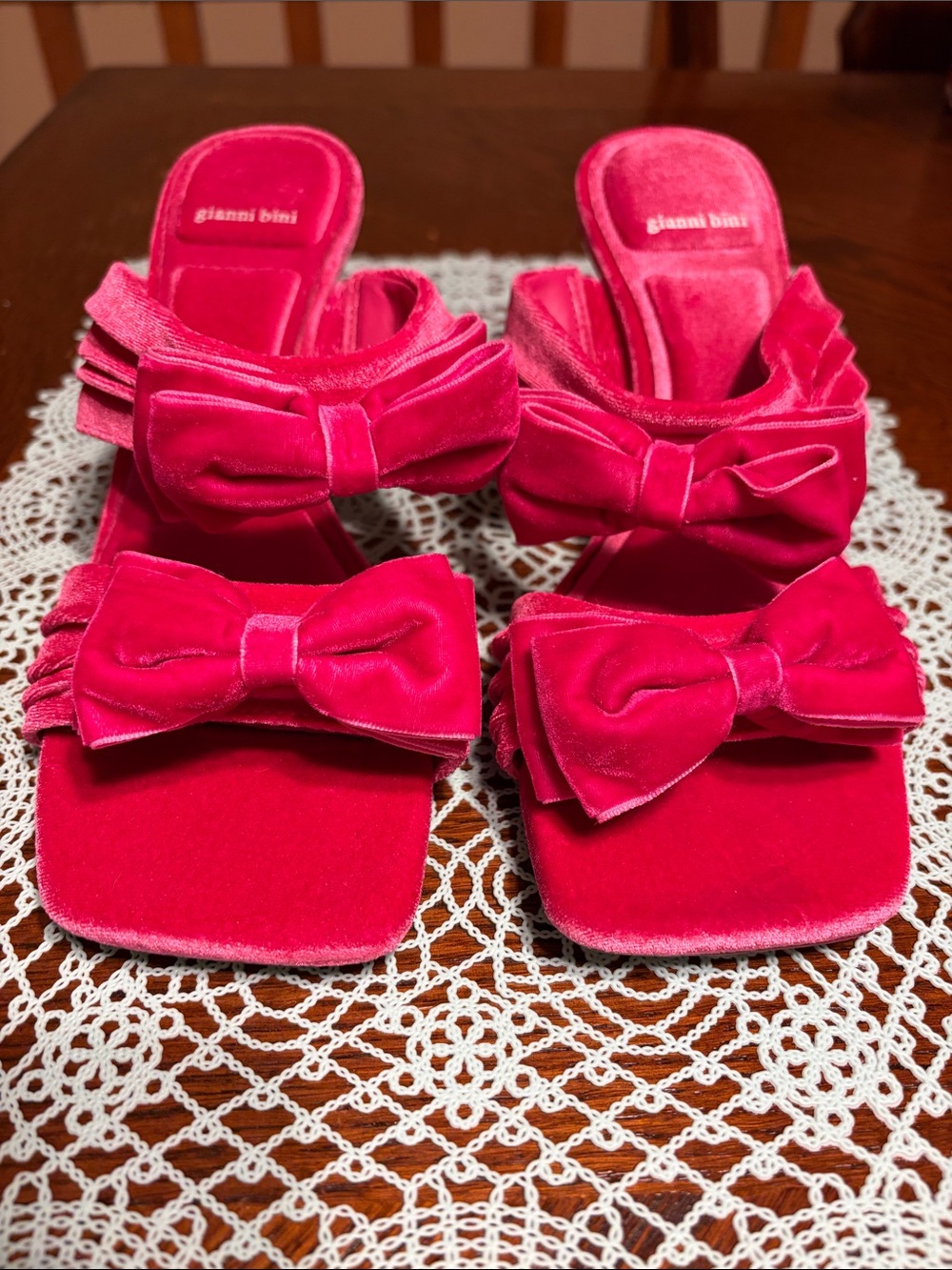 Gianni Bini NEW women’s 8.5 Hot Pink Velvet Bow Slide Sandals